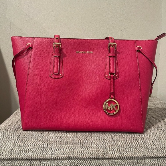 Michael Kors Handbags - Michael Kors Medium Leather Shoulder Bag with Large Dust Bag